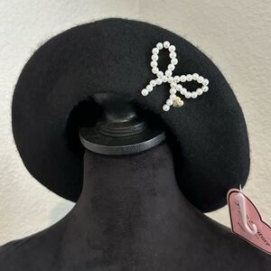 Juicy Couture Elegant Black Beret with Pearl Bow Accent